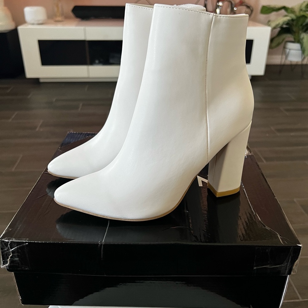 SHEIN Women Side Zip Point Toe Chunky Boots White Heeled Boots size 37